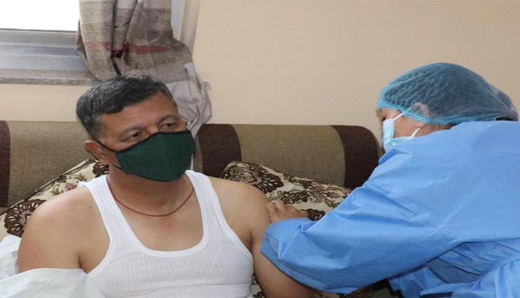 మేడిన్ ఇండియా వ్యాక్సిన్ తీసుకున్న నేపాల్ ఆర్మీ చీఫ్‌