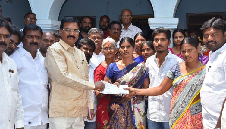 కార్యకర్తలకు అండగా ఉంటాం : మంత్రి నిరంజన్ రెడ్డి