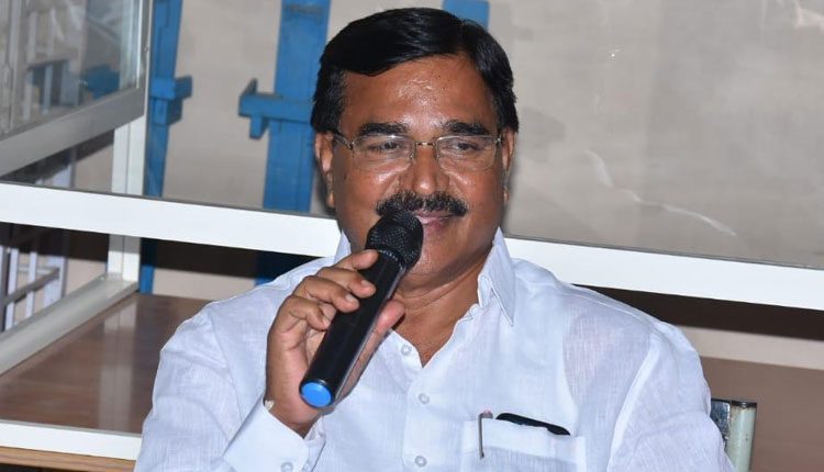 అంద‌రికీ న్యాయం జ‌ర‌గాల‌న్న‌దే సీఎం ఉద్దేశం : మంత్రి సింగిరెడ్డి