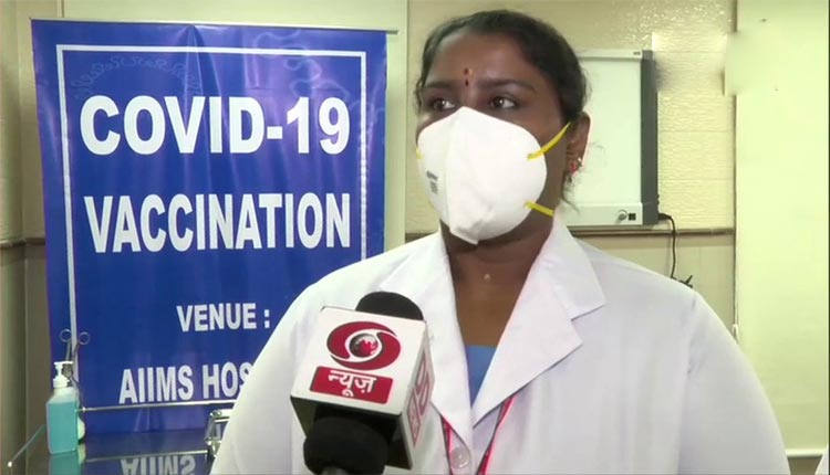 మోదీకి టీకా ఇచ్చిన న‌ర్సు ఏమ‌న్నారంటే..