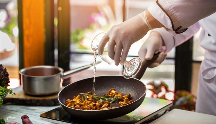 నాన్‌స్టిక్ పాత్ర‌ల‌ను ఇలా వాడితే మంచిది