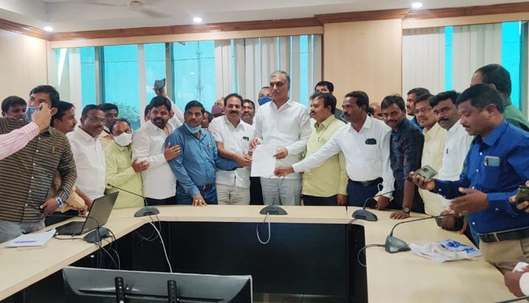 ప‌ల్లా, వాణీదేవిల‌కు పారామెడిక‌ల్ అసోసియేష‌న్ మ‌ద్ద‌తు ప్ర‌క‌ట‌న‌