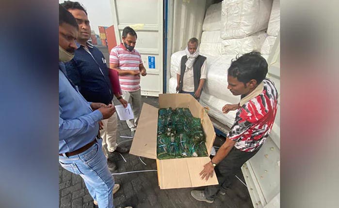 21 ల‌క్ష‌ల నెమ‌లి ఈక‌లు సీజ్‌