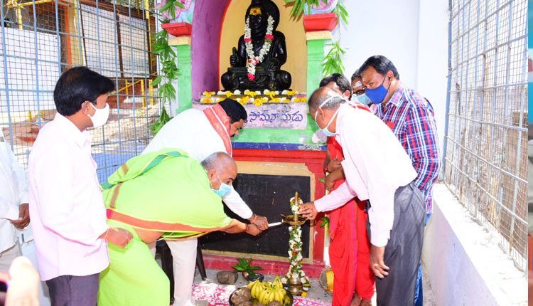 పాల్కురికి సోమనాథుడు విశ్వకవి : మంత్రి ఎర్రబెల్లి