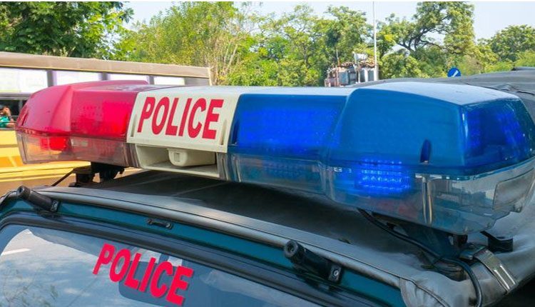 ఖాకీ జులుం : మద్యం సేవించి మహిళపై వేధింపులు!