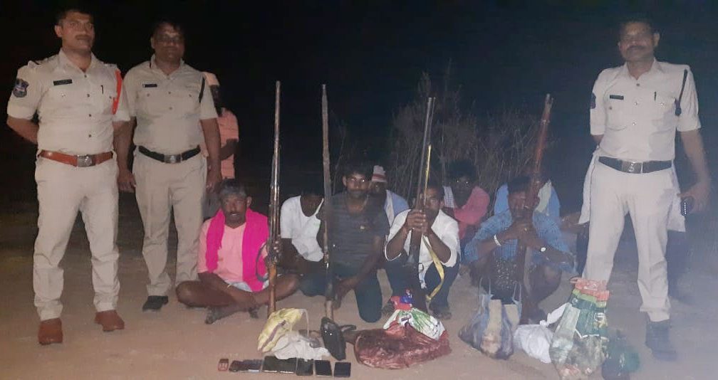 అడవిలో తుపాకుల మోత