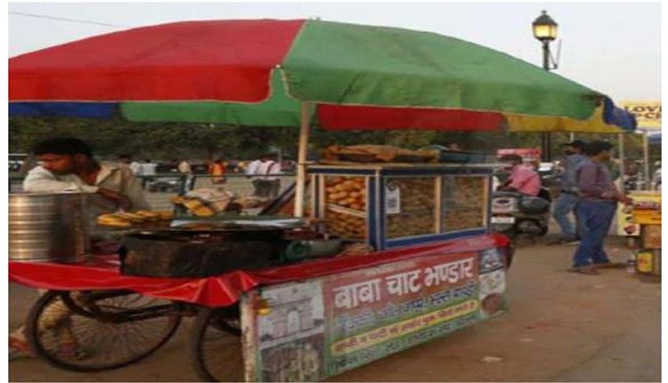 పానీపూరి విక్రేతపై దాడి : డబ్బులు అడిగినందుకు చితకబాదారు!