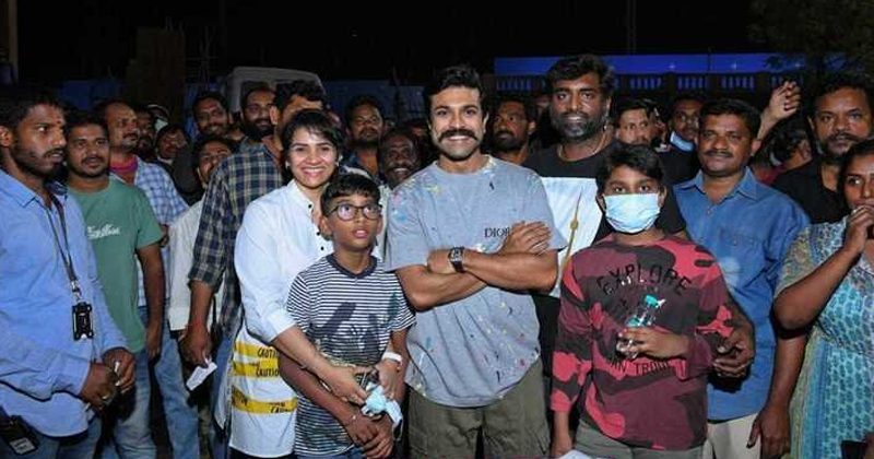 ఆర్ఆర్ఆర్ సెట్స్‌లో రామ్ చ‌రణ్ బ‌ర్త్ డే వేడుక‌