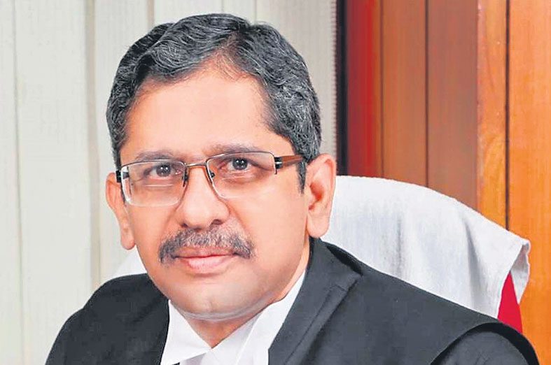 సామాన్యుడికి చేరువైతేనే న్యాయం