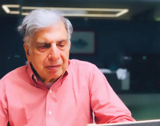 కోవిడ్ టీకా తీసుకున్న ర‌త‌న్ టాటా
