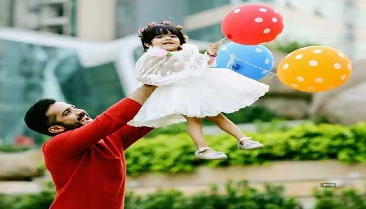 కూతురి కోసం చికెన్ వండి ప్రేమ‌గా తినిపించిన యాంక‌ర్ ర‌వి