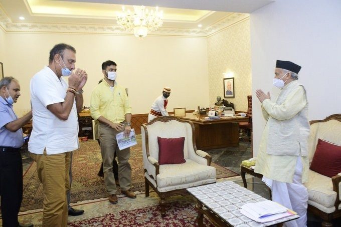 మహారాష్ట్ర గవర్నర్‌ను కలిసిన కోచ్‌ రవిశాస్త్రి