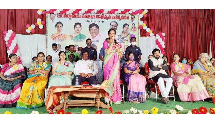 స్వయం సహాయక సంఘాల మహిళలకు సర్కారు ప్రోత్సాహం