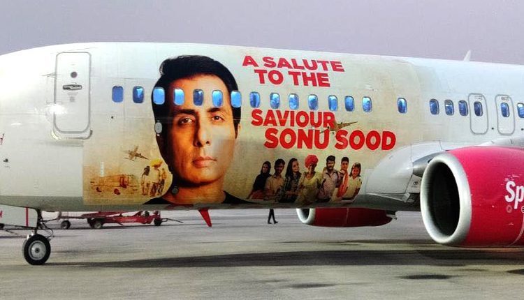 స్పైస్ జెట్‌పై సోనూసూద్ ఫొటోలు..!