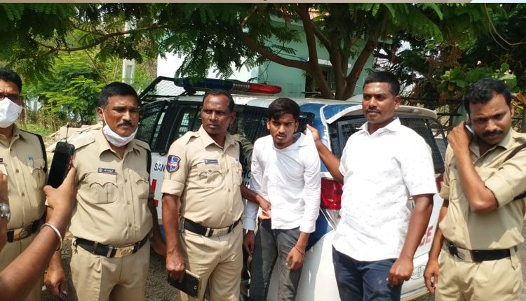 సంగారెడ్డిలో ఖైదీ పరార్‌..