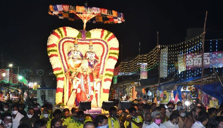 భృంగివాహనంపై ఊరేగిన ముక్కంటీశుడు