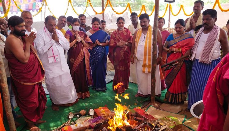 దేవాలయాల అభివృద్ధికి ప్రభుత్వం కృషి : సునీతాలక్ష్మారెడ్డి