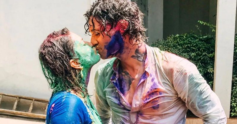 హోలీ సంబ‌రాల‌లోను రొమాన్స్ త‌గ్గించ‌ని స‌న్నీలియోన్