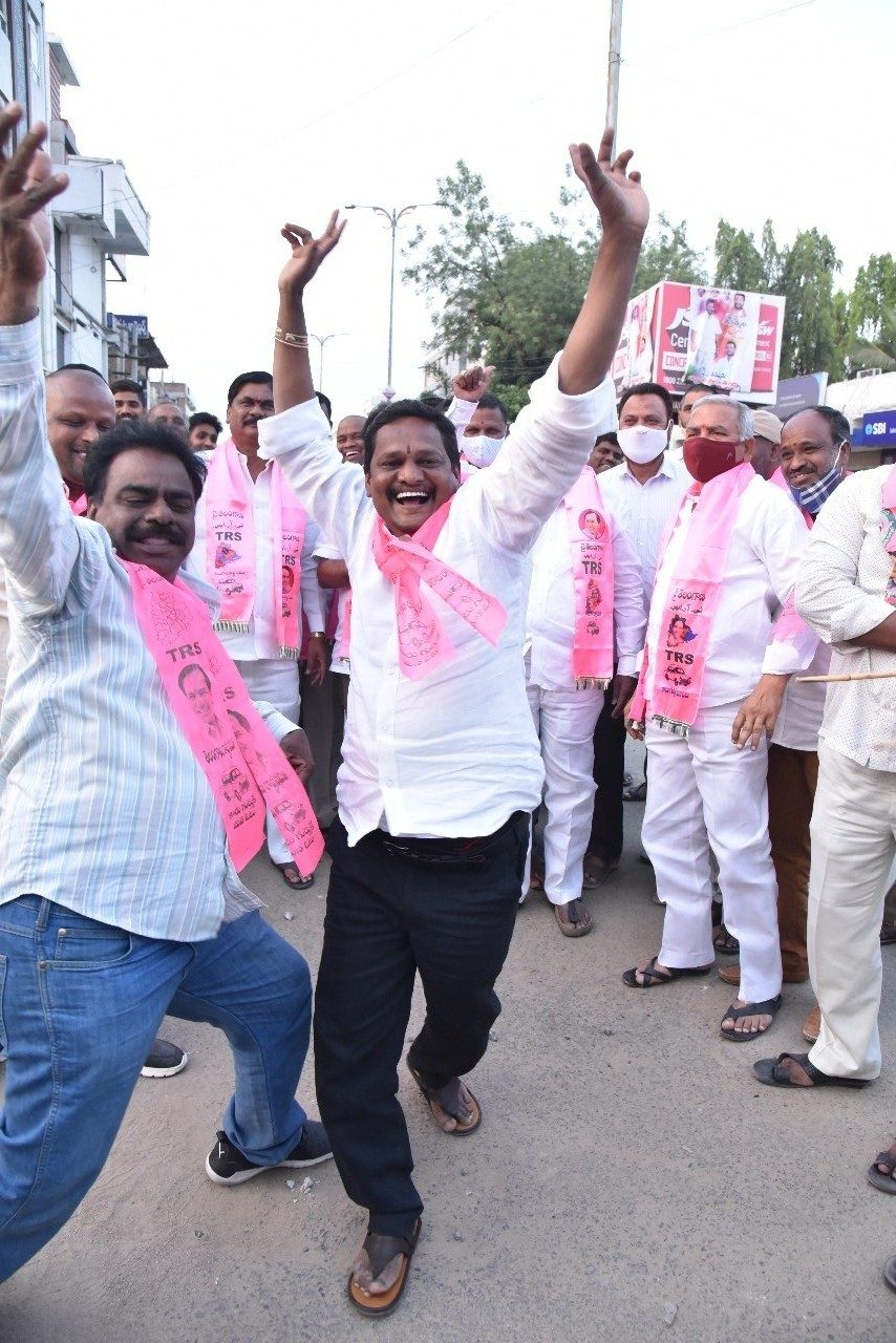 వాణీదేవి గెలుపు.. సంబురాల్లో టీఆర్‌ఎస్ శ్రేణులు