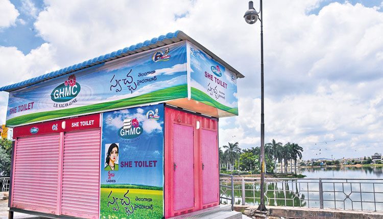 పోలీస్‌ స్టేషన్లు, యూనివర్సిటీల్లో షీ టాయిలెట్స్‌