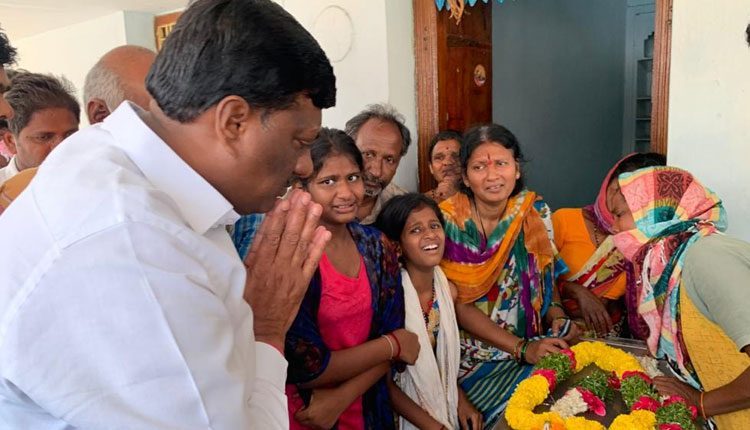 గుండె పోటుతో టీఆర్ఎస్ నేత మృతి