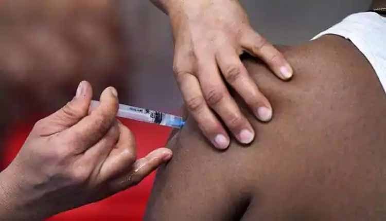 వ్యాక్సిన్లు పంపిస్తూనే ఉంటాం.. రెండో డోసు కోసం దాచిపెట్టొద్దు: కేంద్రం