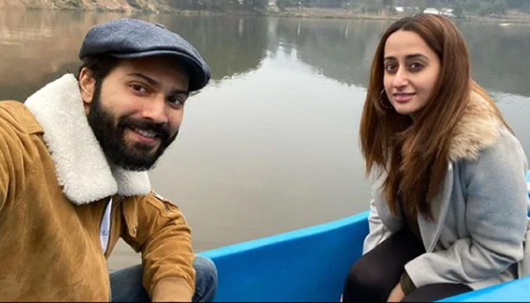 శ్రీమ‌తితో చెట్టాప‌ట్టాలు వేస్తున్న బాలీవుడ్ స్టార్