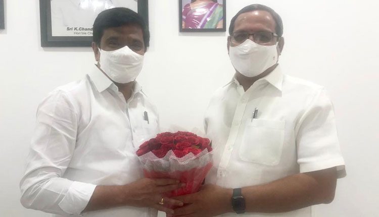 ప్ర‌జ‌ల‌, ఉద్యోగుల ఆశ‌ల‌ను నిజం చేసే బ‌డ్జెట్ : కారం ర‌వీంద‌ర్‌రెడ్డి