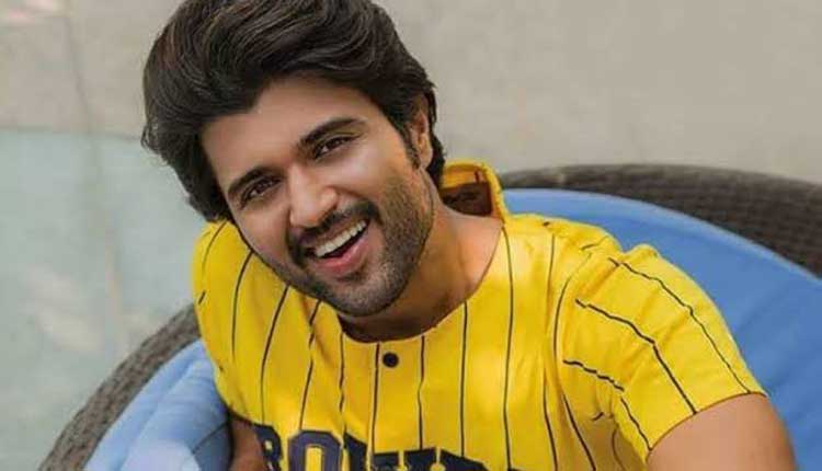 పవన్ సినిమాతో విజయ్ దేవరకొండ మల్టీప్లెక్స్ ఓపెనింగ్