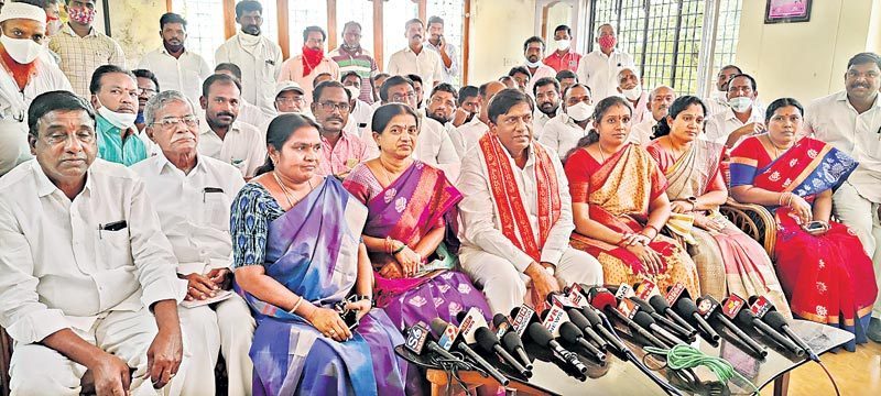 స్వరాష్ట్రంలోనే బీడు భూములకు సాగునీరు