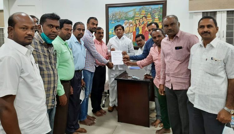 ప్రతి ప్రాథమిక పాఠశాలకు హెచ్.ఎం పోస్టుకు కృషి : వినోద్‌కుమార్