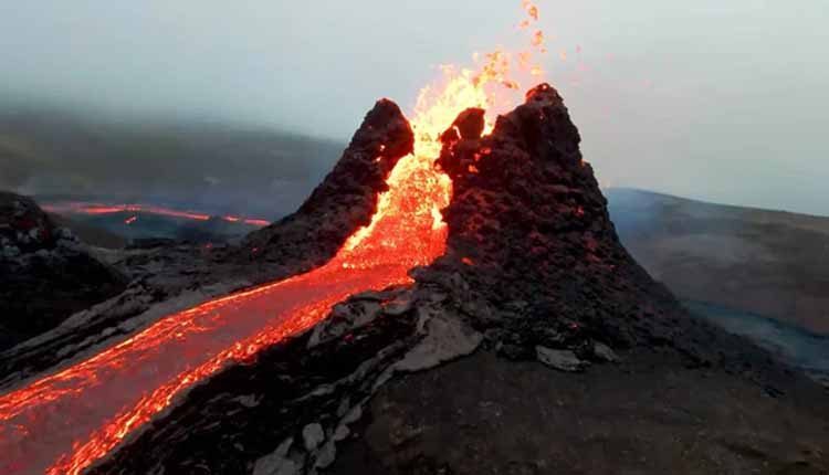 పేలిన అగ్నిప‌ర్వ‌తం.. డ్రోన్‌తో తీసిన అద్భుత‌మైన వీడియో
