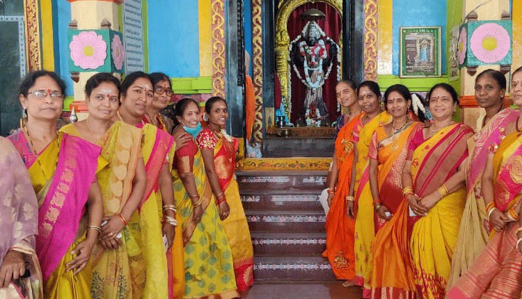 వాసవీమాత ఆలయంలో ప్రత్యేక పూజలు