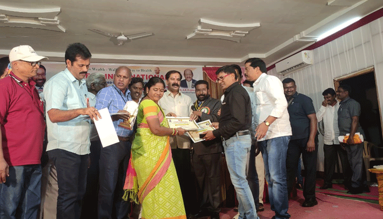 నడకలో రా‘రాజు’..