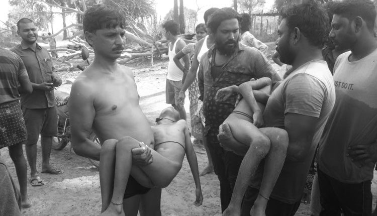 చెరువులో మునిగి ఇద్దరు బాలుర మృతి