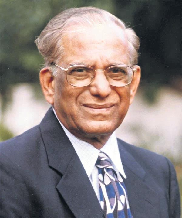 ప్రముఖ వైద్యుడు కాకర్ల కన్నుమూత