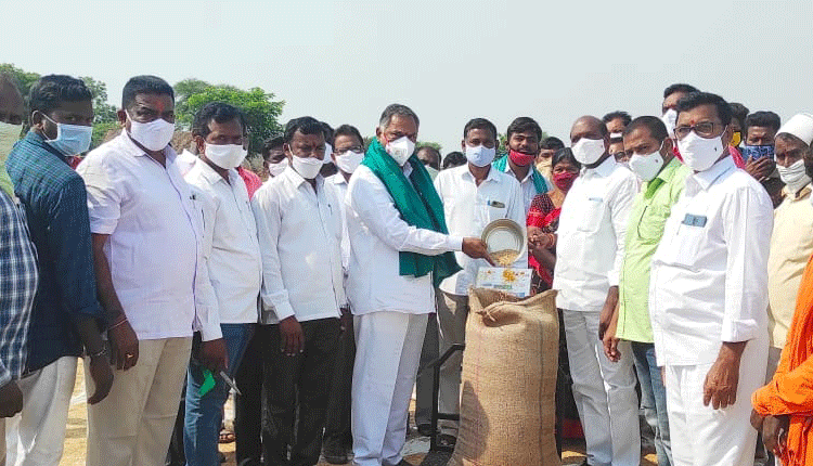 మద్దతు ధర కల్పించేందుకే కేంద్రాలు