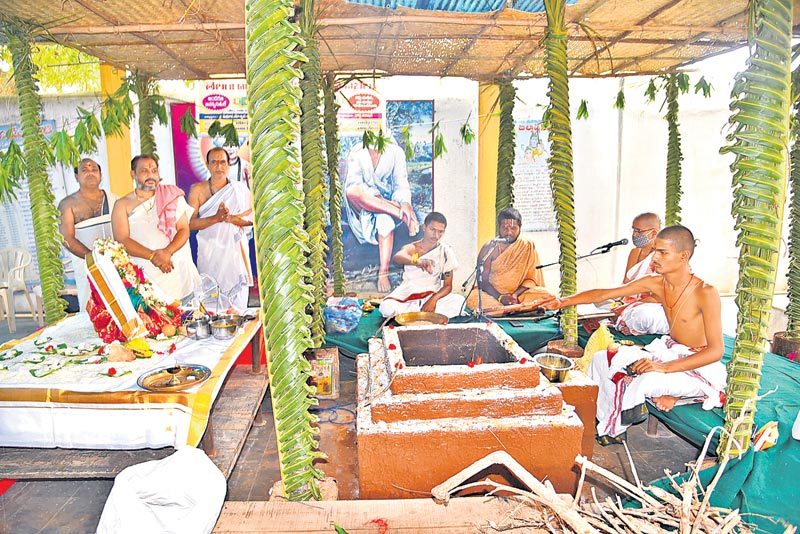 అట్టహాసంగా చతుర్వేద సదస్సు