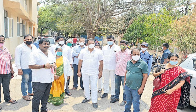 వ్యాక్సినేషన్‌కు మరిన్ని ఏర్పాట్లు