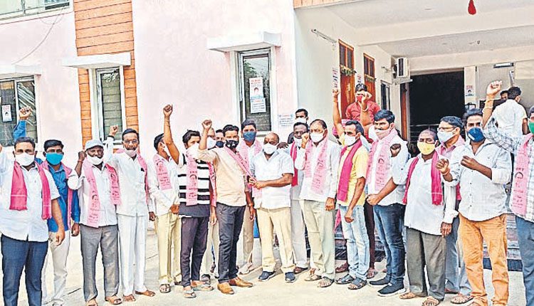 అభివృద్ధి కార్యక్రమాలను చూసే పార్టీలోకి..