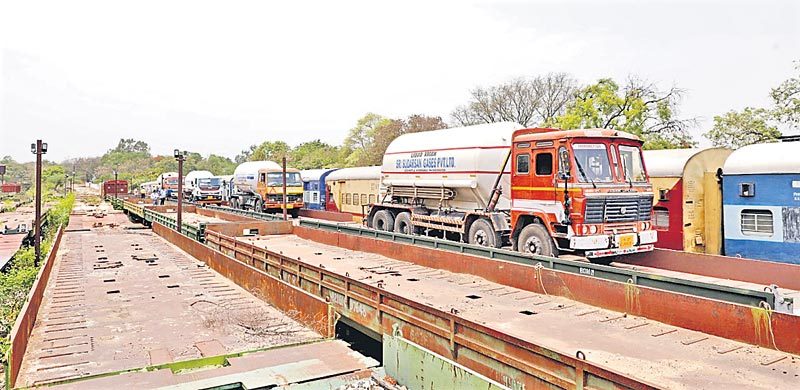 కరోనాపై పోరులో రైల్వే తోడ్పాటు