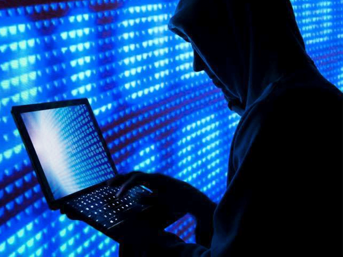 పోలీసుల డాటా చోరీ, ఆపై బ్లాక్ మెయిలింగ్‌..