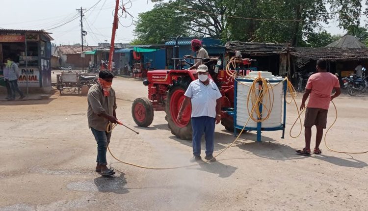 గ్రామాల్లో సోడియం హైపోక్లోరైట్‌ పిచికారీ