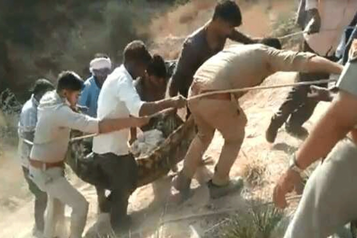 రోడ్డు ప్ర‌మాదంలో 10 మంది భ‌క్తులు మృతి