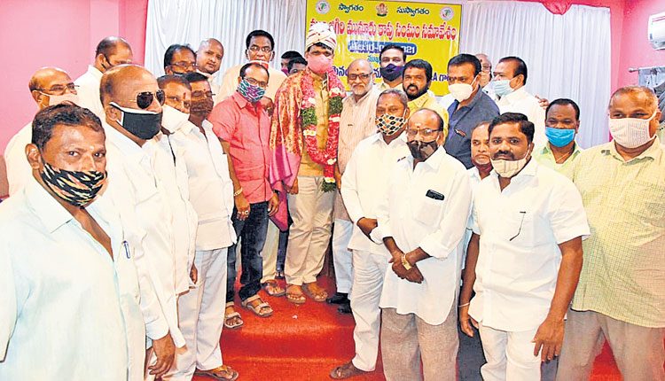 అన్ని వర్గాలకు అండగా ప్రభుత్వం
