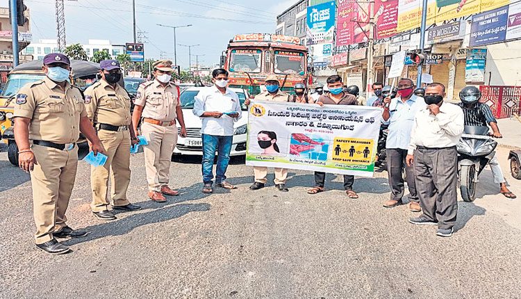 కరోనాని తరిమికొట్టాలి