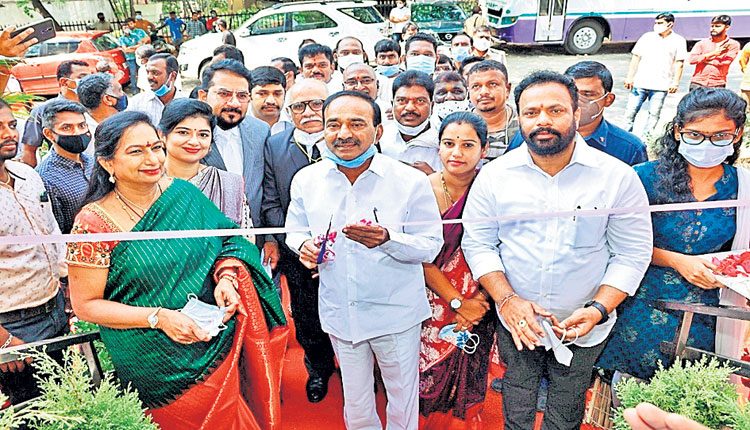 మెరుగైన సేవలతో ప్రజాదరణ