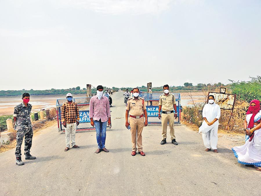 మా ఊర్లకు రావద్దు