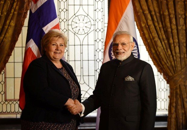 ప్రధానికి జరిమానా వేసిన పోలీసులు