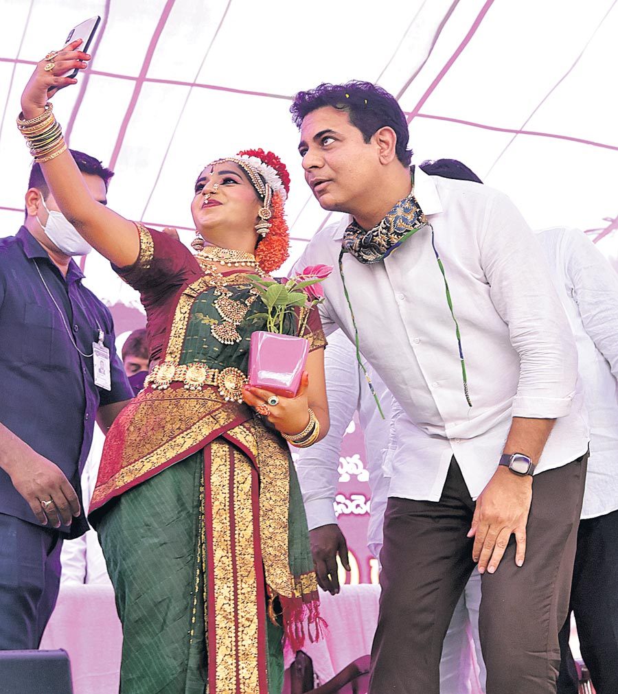 బీజేపీలో విషయం లేదు.. నిలువెల్లా విషమే